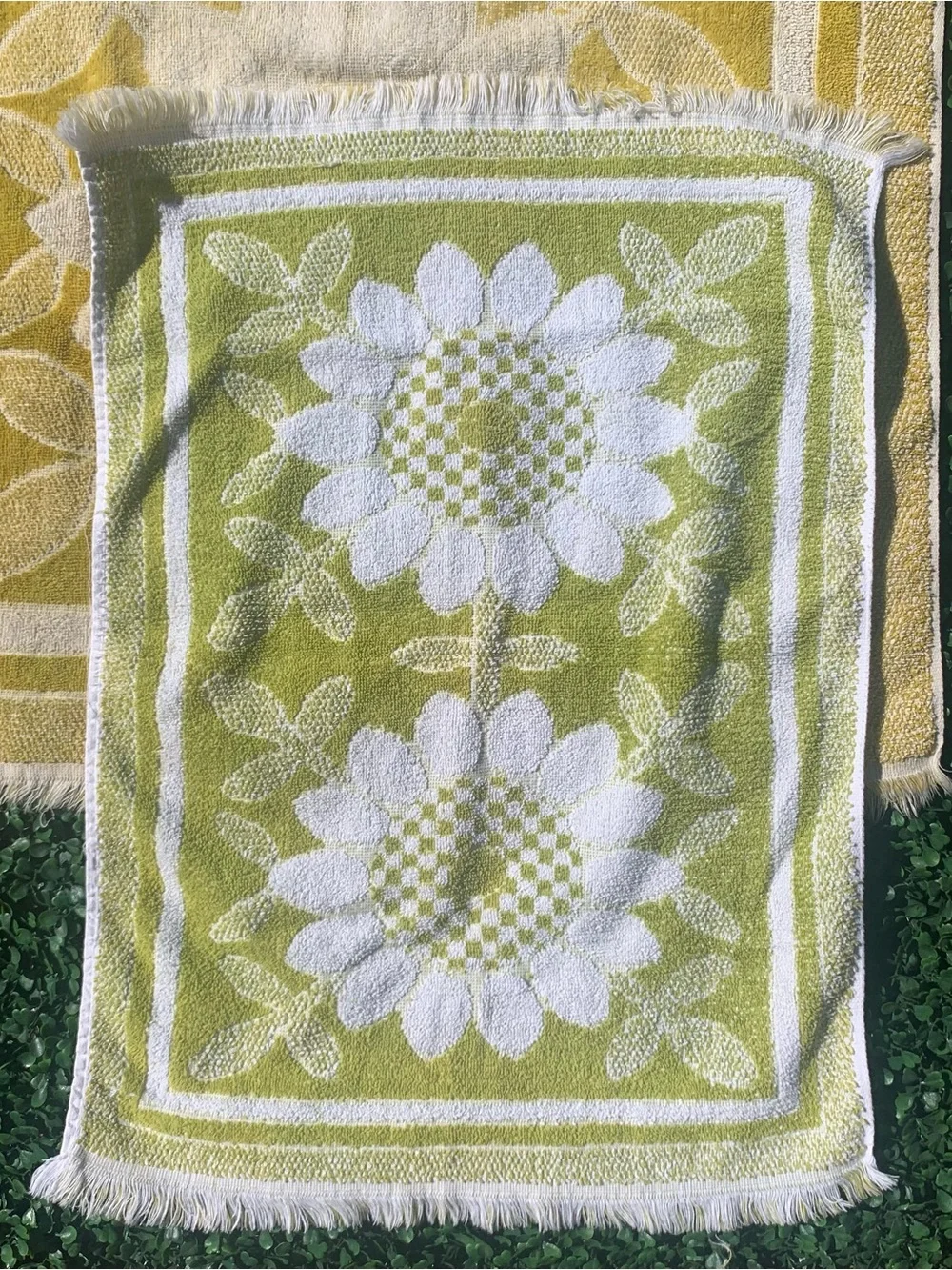 Vintage 70s St Mary’s Cotton Mod Yellow & Green Sunflower Bath & Hand Towel Set